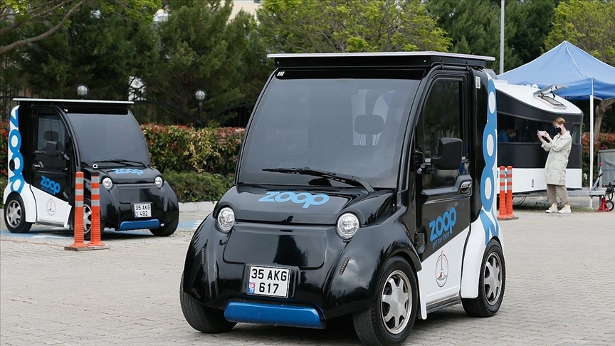 Elektrikli mini araç 'paylaşımlı' olarak İzmir'de yollara çıktı