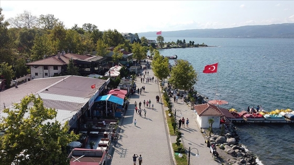 Türkiye'nin dört bir yanında rezervasyon yoğunluğu yaşanıyor